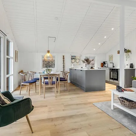 Vakantiehuis 3 Bedroom Awesome In V *