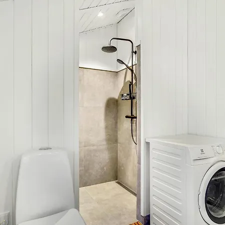 3 Bedroom Awesome In V *