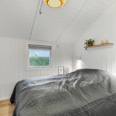 Vakantiehuis 3 Bedroom Awesome In V