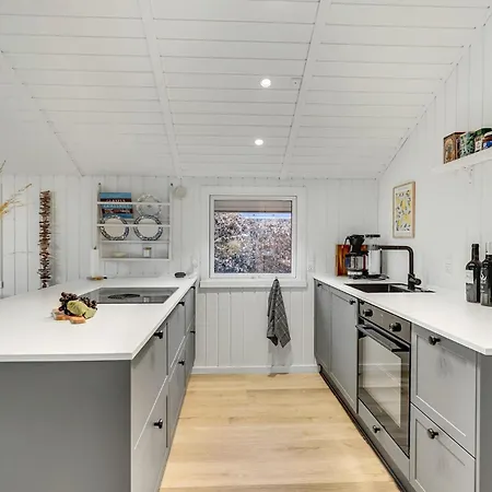 Vakantiehuis 3 Bedroom Awesome In V *