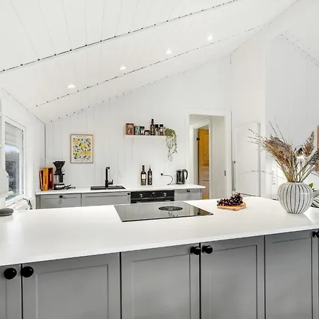 3 Bedroom Awesome In V *