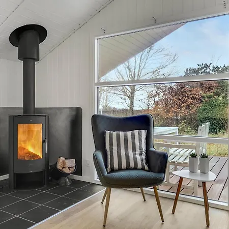 3 Bedroom Awesome In V *