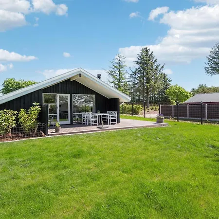 Vakantiehuis 3 Bedroom Awesome In V