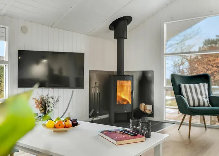 بيت للعطل 3 Bedroom Awesome In V