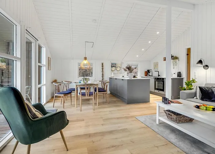 بيت للعطل 3 Bedroom Awesome In V *