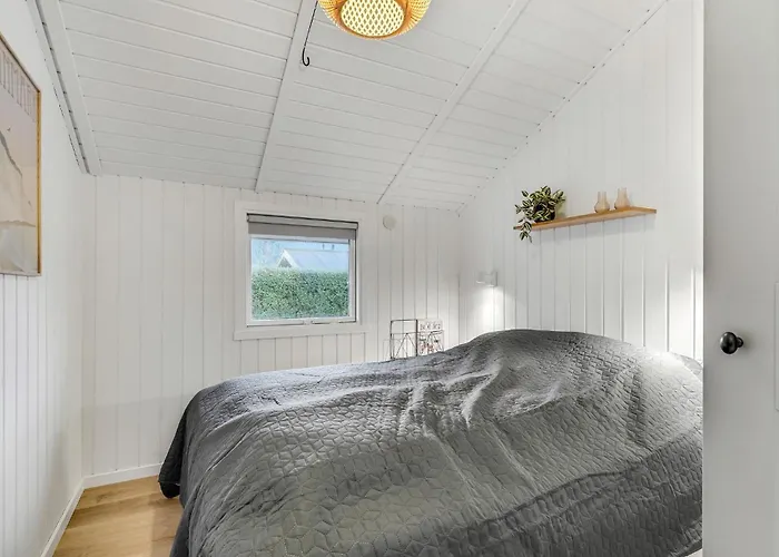 بيت للعطل 3 Bedroom Awesome In V