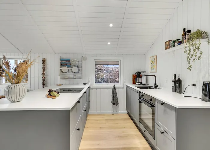 بيت للعطل 3 Bedroom Awesome In V *