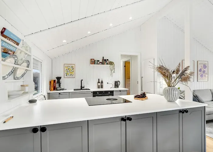 3 Bedroom Awesome In V *