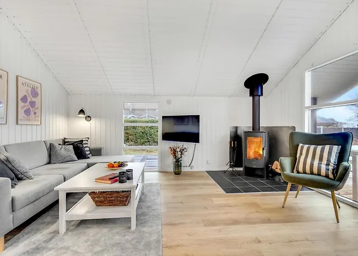 3 Bedroom Awesome In V إيسبيرغ