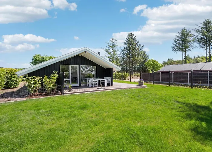 بيت للعطل 3 Bedroom Awesome In V